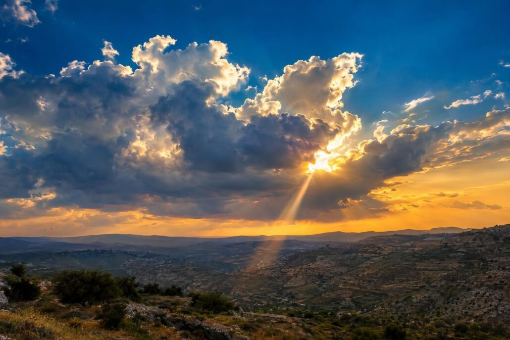 שמות של מלאכים לבנים ולבנות: מיכאל, גבריאל, רפאל, אוריאל ומה הם אומרים